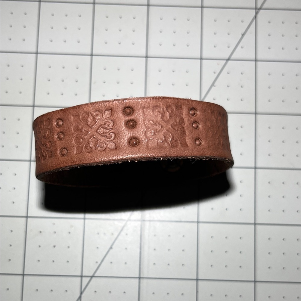 Brown Leather Embossed Bracelet - Picture 5 of 6